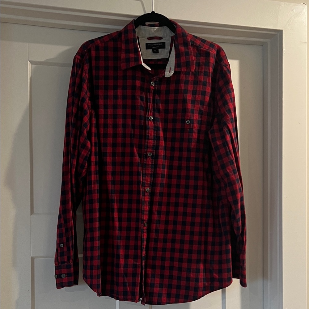 Men’s Banana Republic Red and Black Plaid Shirt